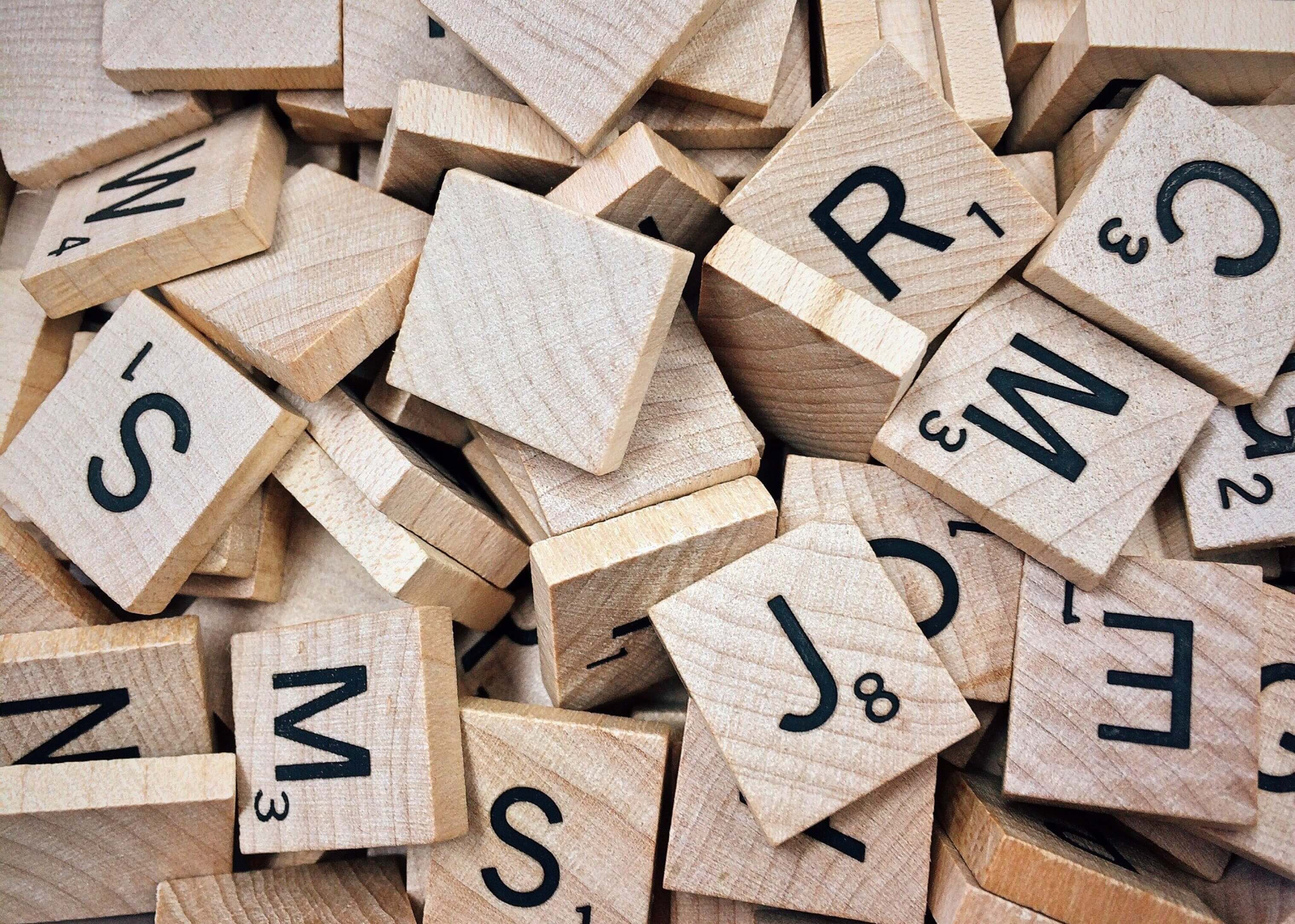 Scrabble-tiles