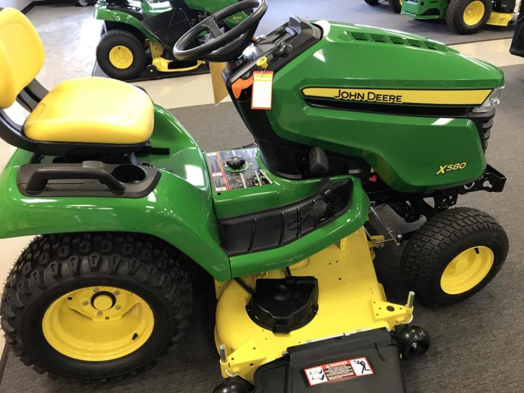 John Deere X580 Lawn Tractor Review