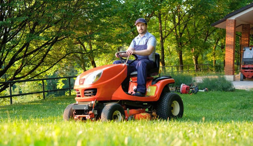 Husqvarna YTH18542 Riding Lawn Mower Review