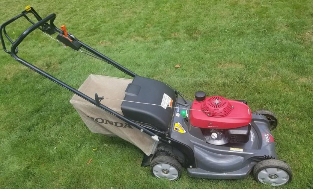 Honda HRX217VKA: Best self-propelled gas lawn mower