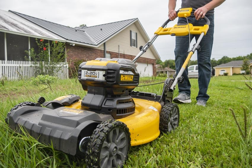 DeWalt DCMWSP244U2 2x20V Max Self-Propelled Lawn Mower