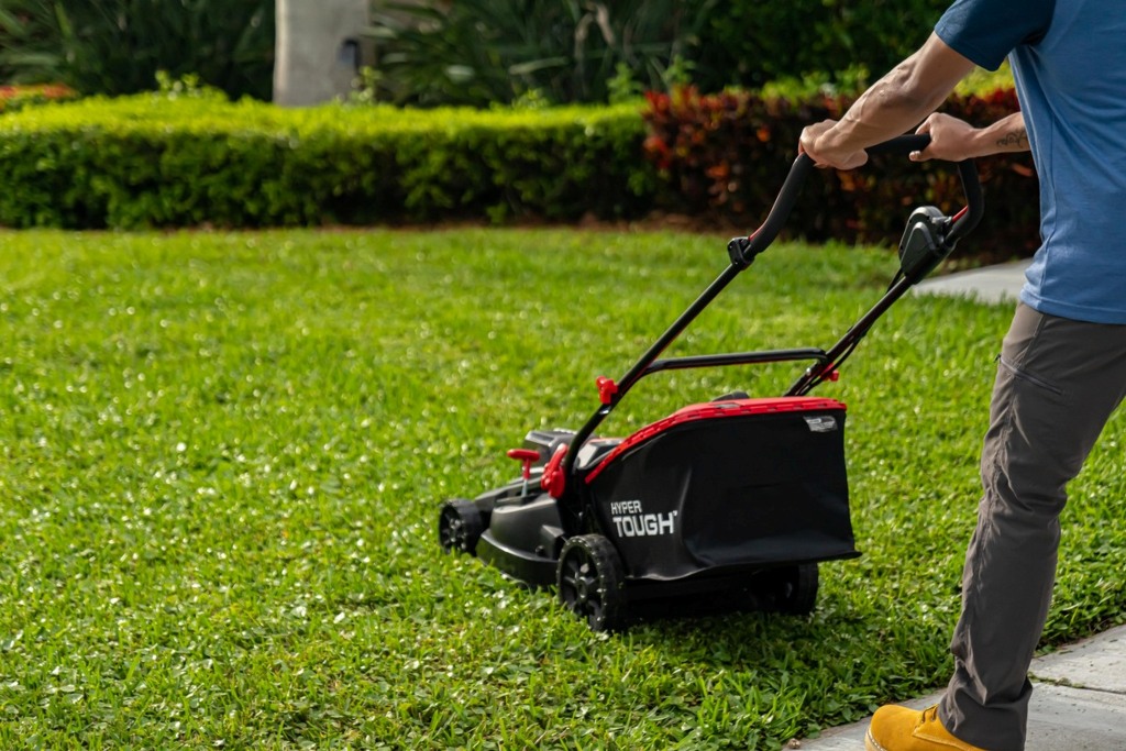 When Is The Best Time To Buy Lawn Mowers?