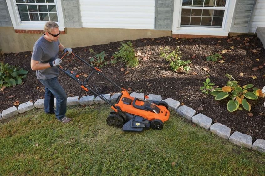 BLACK + DECKER 13-Amp Corded Lawn Mower