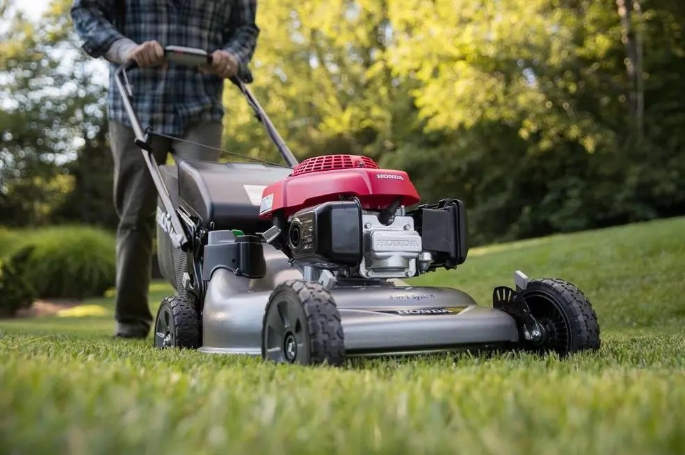Mulching lawn mower with Honda engine