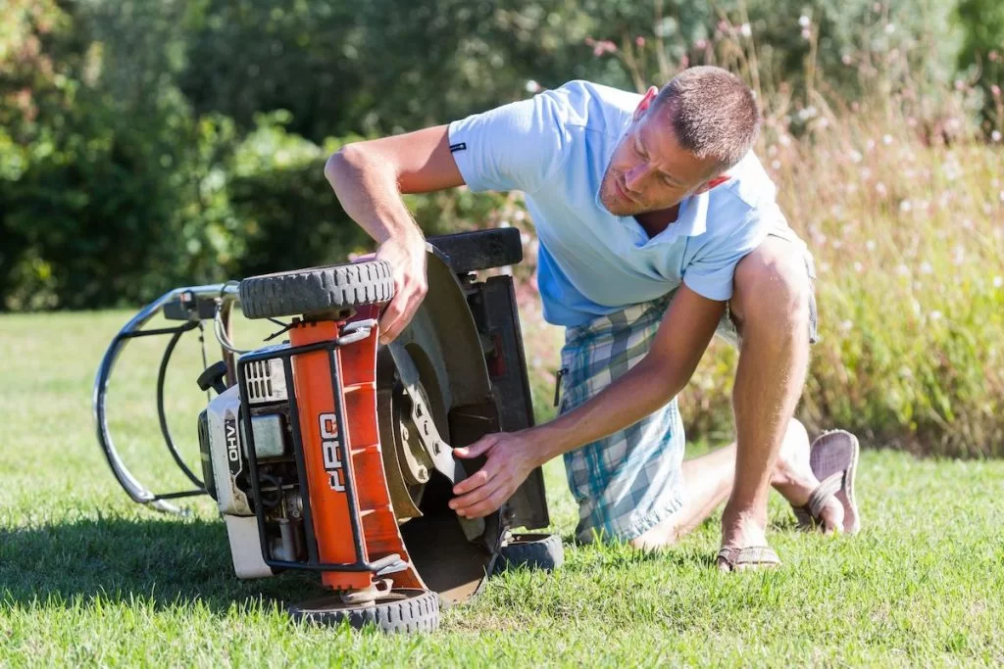 How to Keep Grass from Sticking Under the Mower Deck