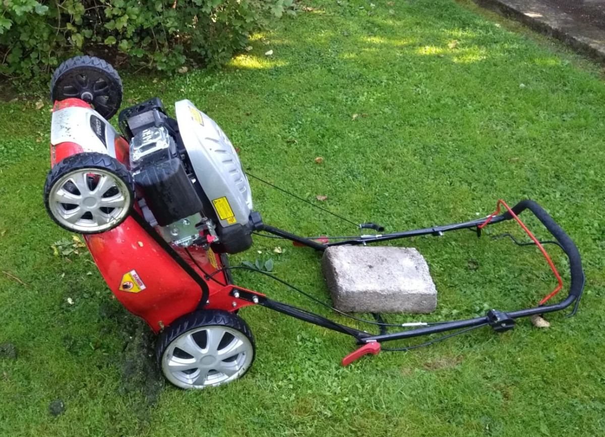 How to Check and Change Lawnmower Oil