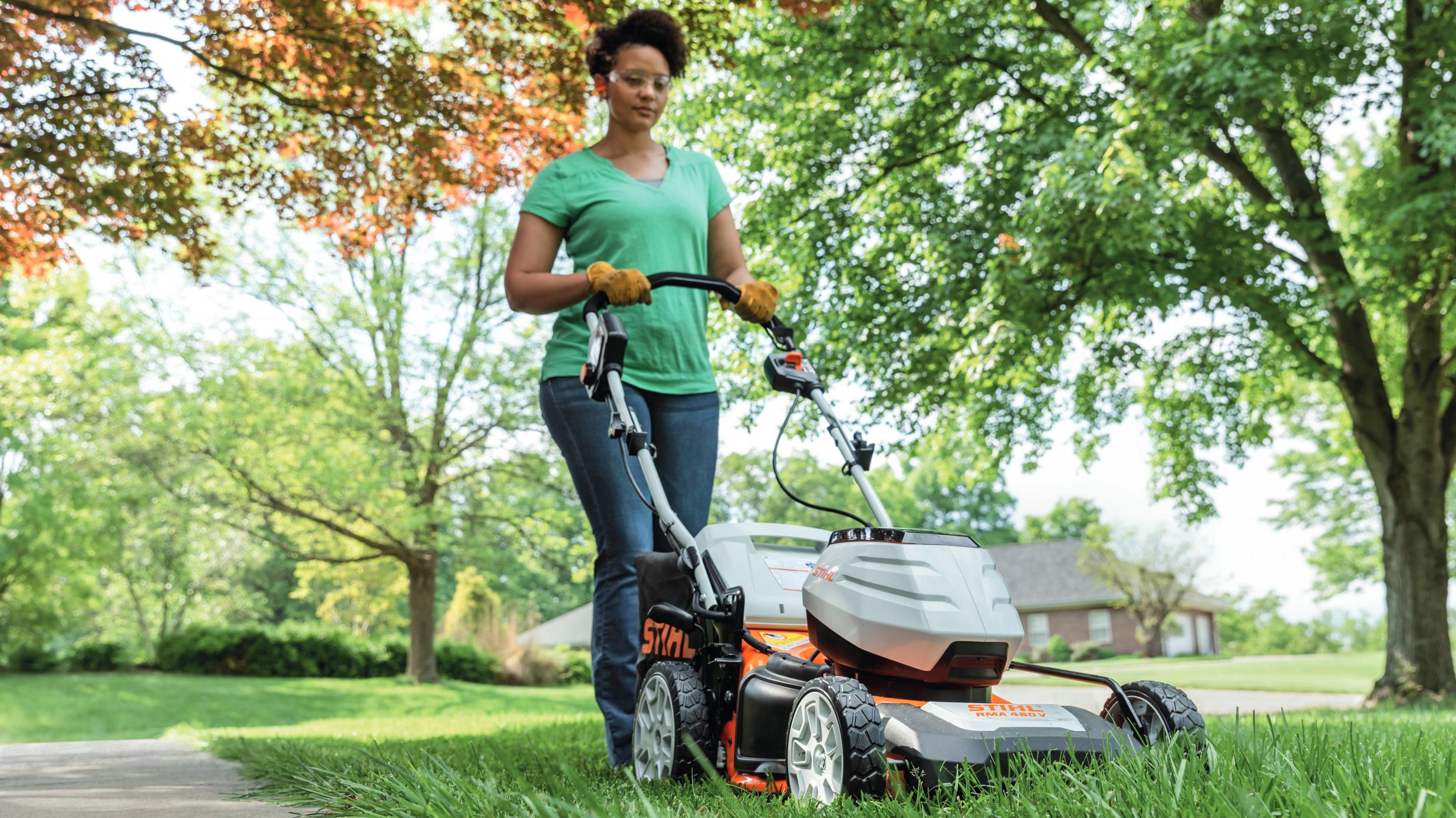 the best time to buy a lawn mower